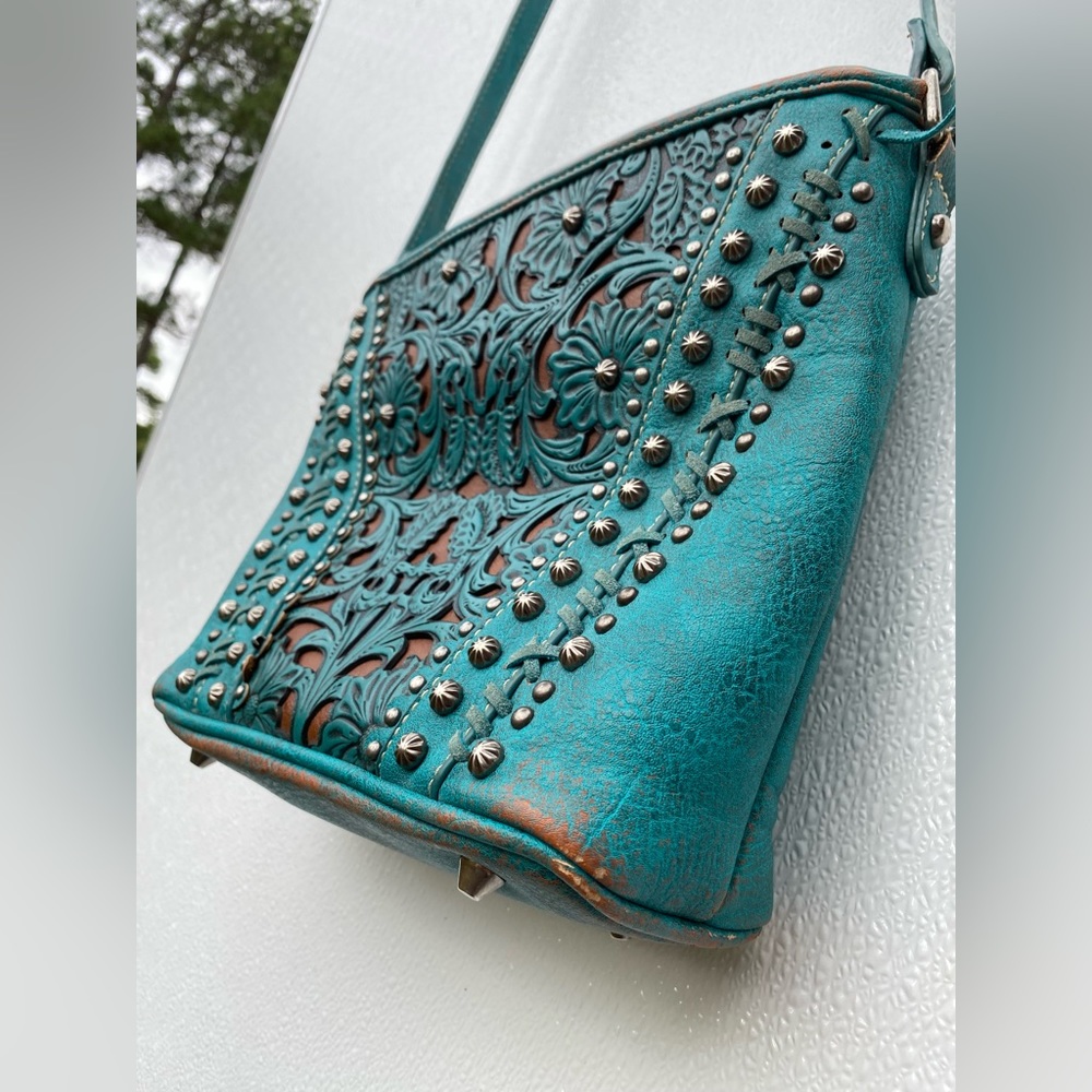 Trinity Ranch Purse - Picture 3 of 11